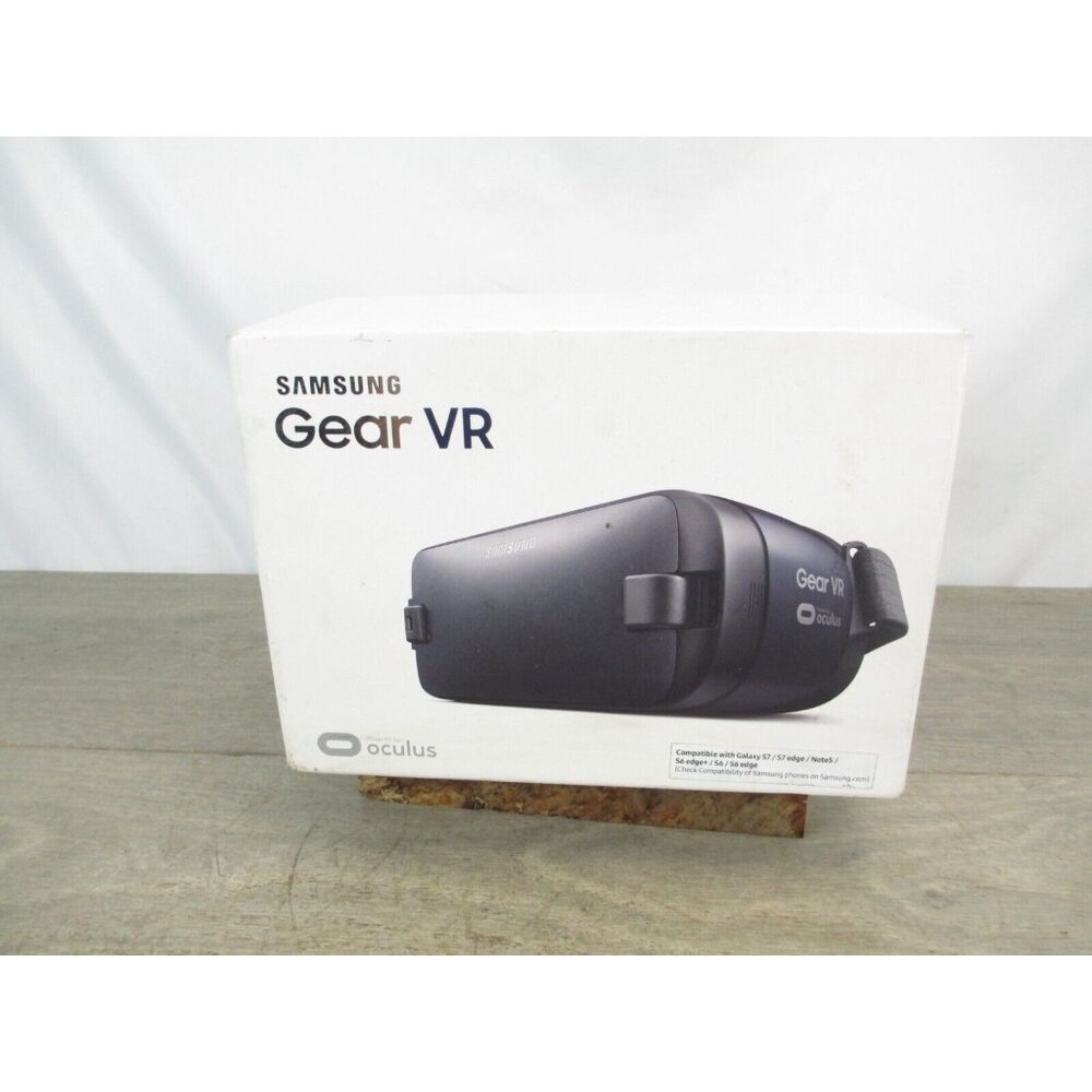 Samsung Gear VR Virtual Reality Headset - SM-R323NBKAXAR NEW SEALED